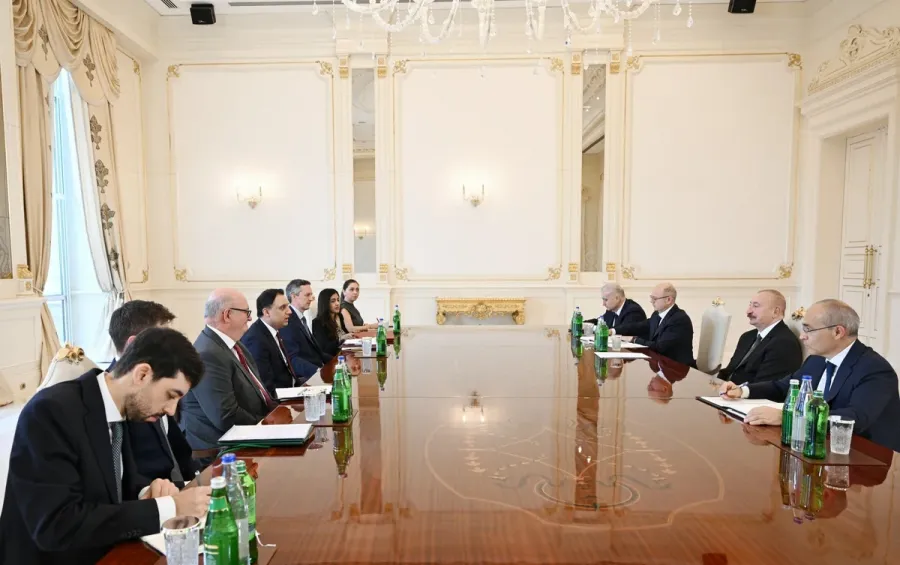 İlham Əliyev britaniyalı naziri qəbul edib