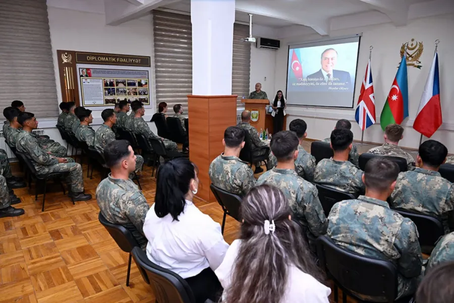 Britaniyalı hərbçilər Bakıda zabitlərə təlim keçdi — 6