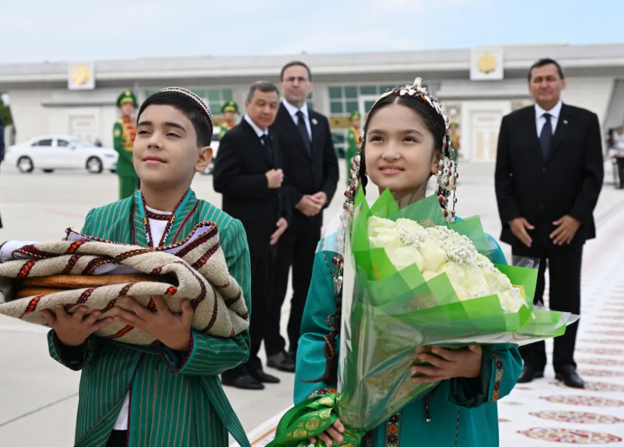 İlham Əliyev Türkmənistanda səfərdədir — 9