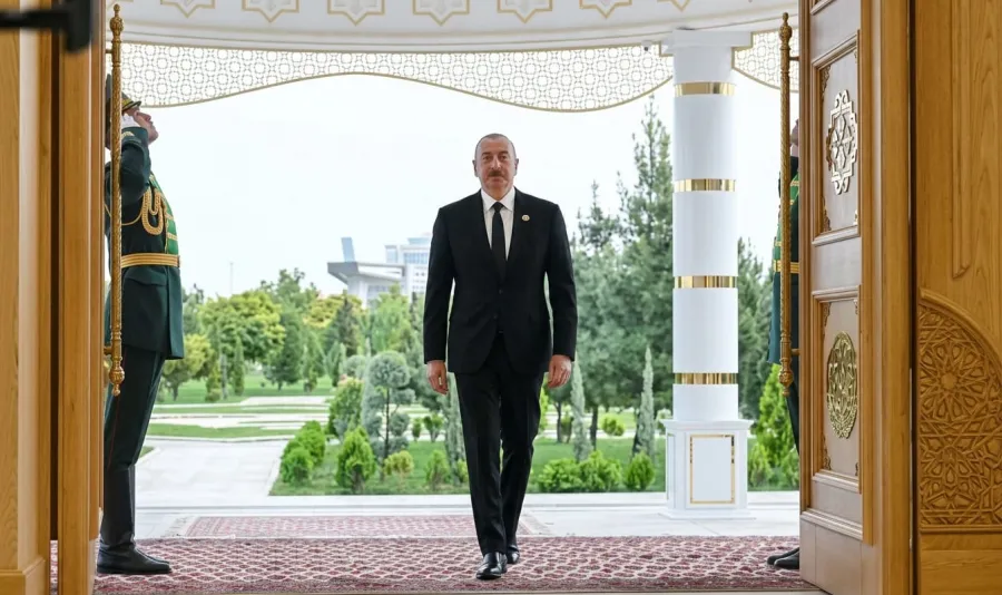 Президент прибыл в комплекс «Аваза» в Туркменбаши — ФОТО
