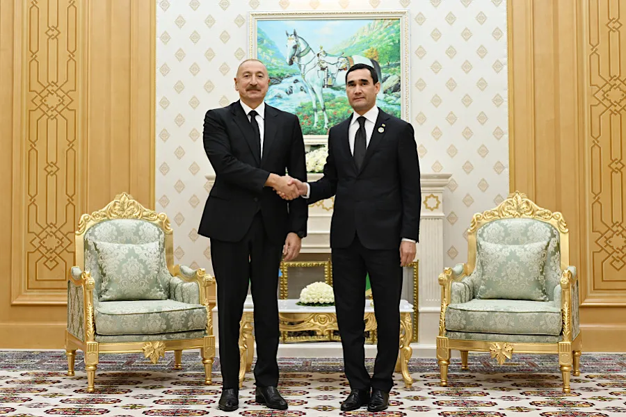 İlham Əliyevin Türkmənistan səfərindən diqqətçəkən GÖRÜNTÜLƏR