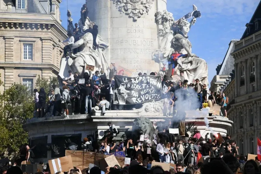 France is pregnant, but the baby may not be named ‘Revolution’