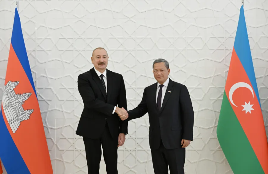 İlham Əliyev Baş naziri qarşıladı - FOTOLAR — 1