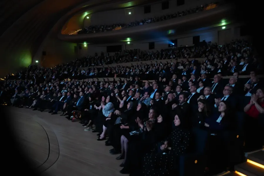 Arzu Əliyeva və Alyona Əliyeva "44" bədii filminin premyerasında iştirak etdilər — 4