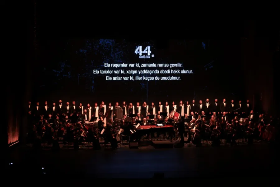 Arzu Əliyeva və Alyona Əliyeva "44" bədii filminin premyerasında iştirak etdilər — 8