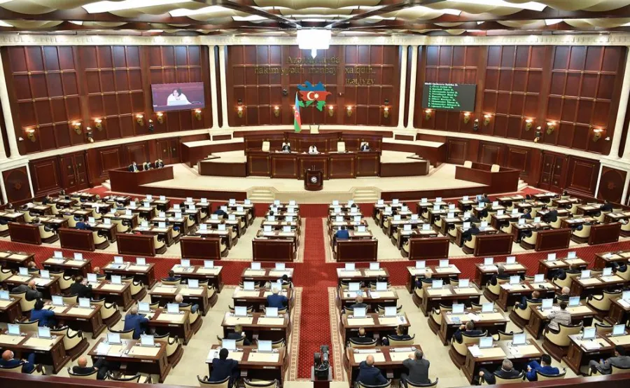 Milli Məclis mühüm məsələlərin müzakirəsi üçün toplanır