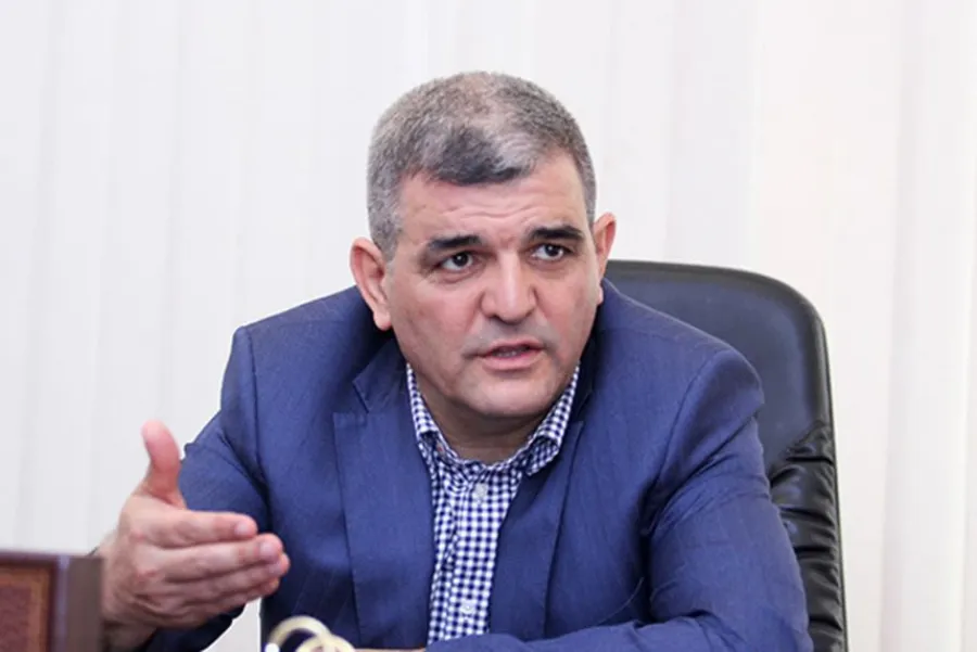 Dövlət qulluqçularının andının sadələşdirilməsi təklif edildi