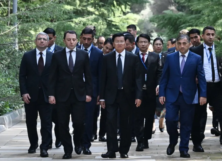 Laos Prezidenti Heydər Əliyevin məzarını ziyarət edib — 3