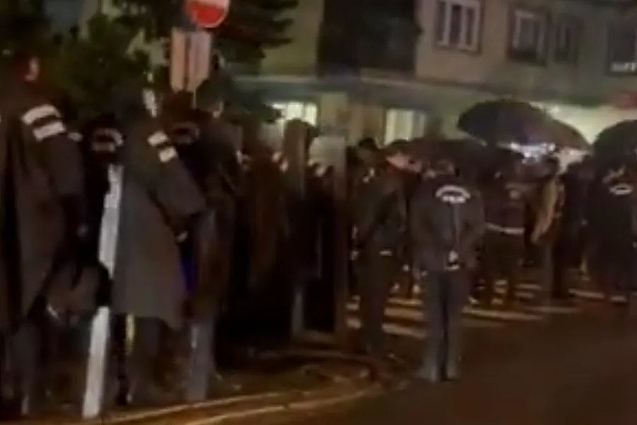 İstanbulda səfirliyimizin qarşısı bağlandı - Polis hərəkətə keçdi
