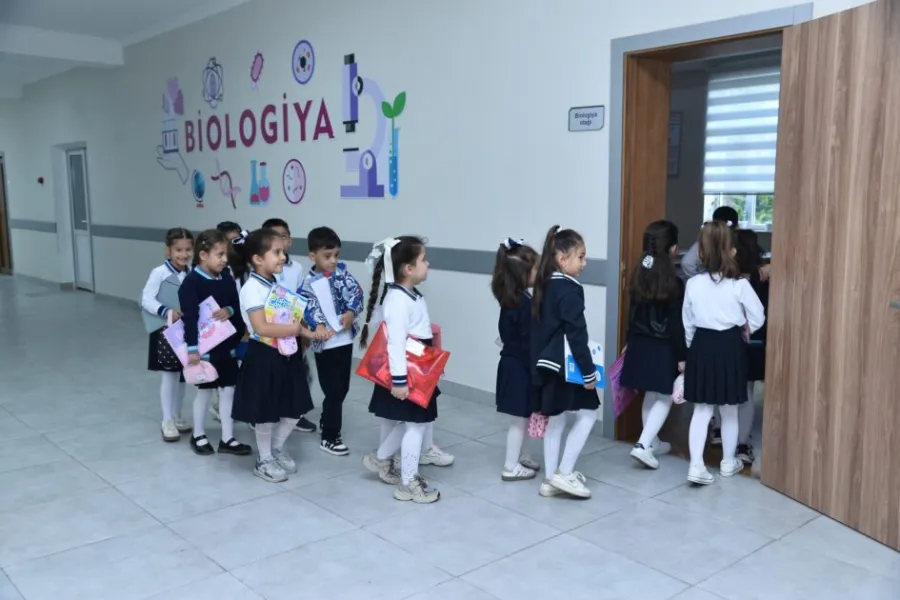 Məktəbli geyimində uşaqlar… – FOTOLAR — 1