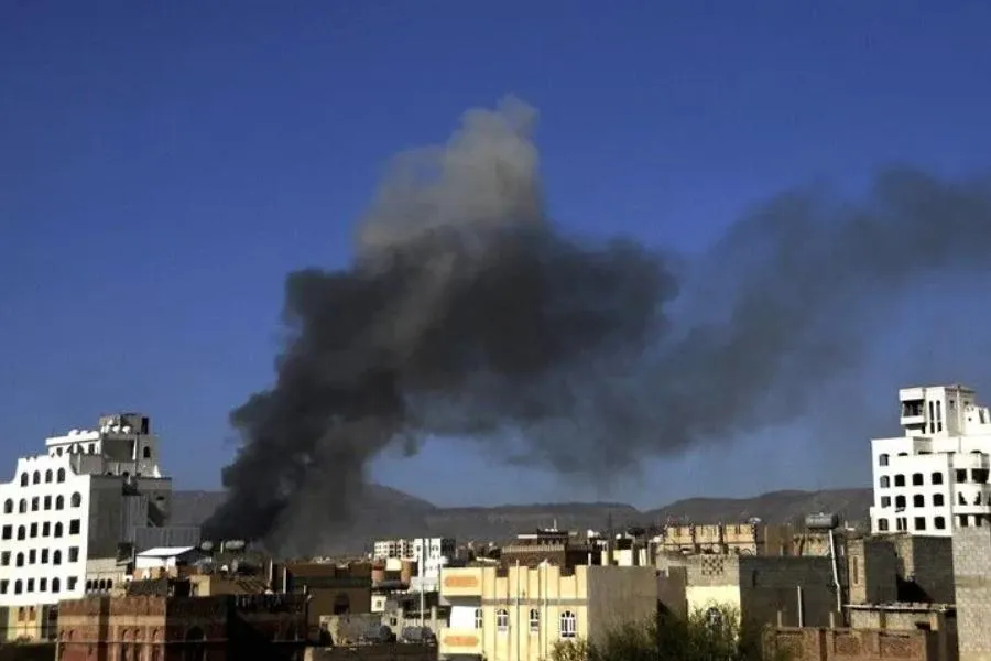 Husilərin raketi havada vuruldu, qalıqları yerə düşdü - Yaralı var