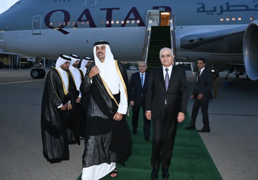 Amir of Qatar arrives in Azerbaijan
