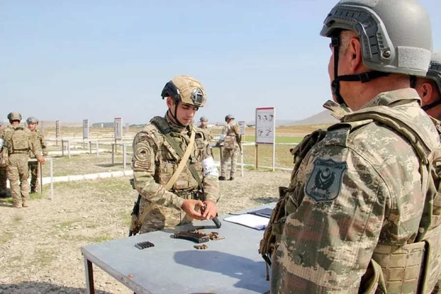 Xüsusi Təyinatlılar ehtiyatdan çağırılan hərbçilərə təlim keçirirlər - GÖRÜNTÜ — 1