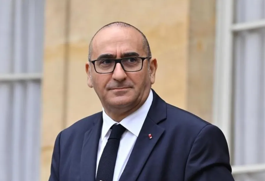 Fransanın daxili işlər naziri istefa verdi