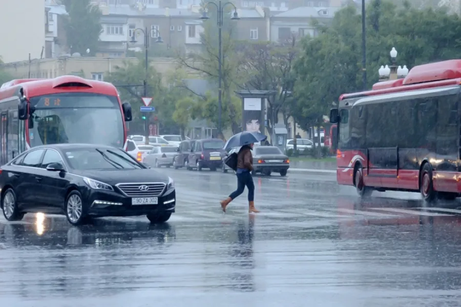 Bakıda hava dəyişir: Rayonlarda leysan, dolu və qar gözlənilir