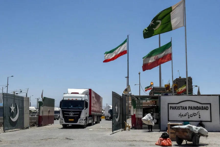 Pakistan İranla əsas ticarət dəhlizlərini bağladı