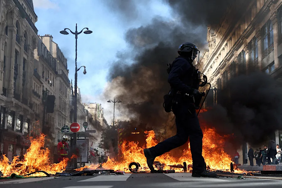 Paris də daxil olmaqla 5 şəhərdə komendant saatı elan edildi