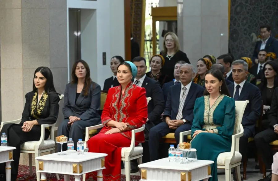 Leyla Əliyeva Aşqabadda Milli Türkmən Xalçası Muzeyində oldu