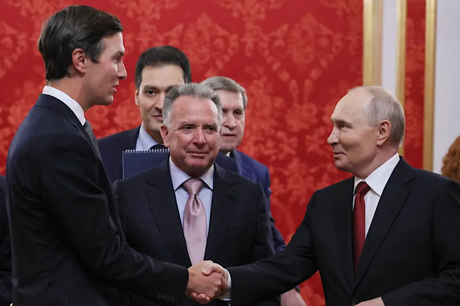 Trampın elçiləri yola düşür - Putinlə görüşəcəklər