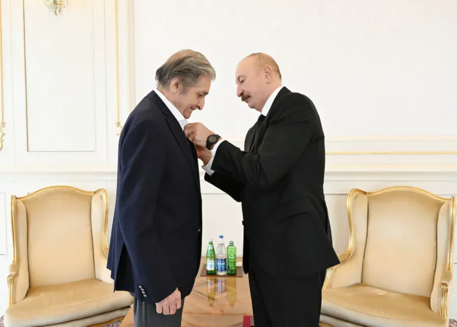 Президент наградил Фархада Халилова орденом «Истиглал»