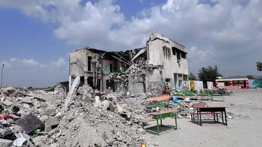 120 məktəblinion öldüyü bombardman edilən məktəb SEPAH bazası imiş