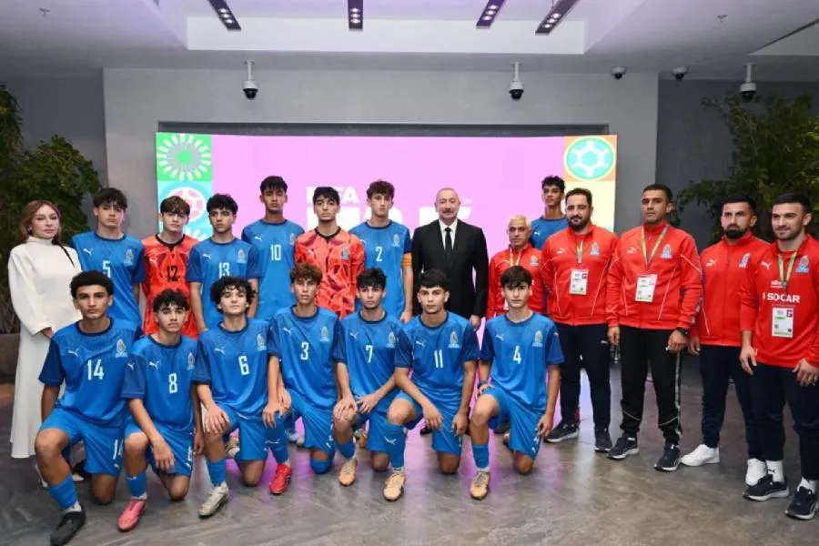 Prezident İlham Əliyev FIFA U-15 dünya çempionatının və festivalının açılış mərasimini izləyib