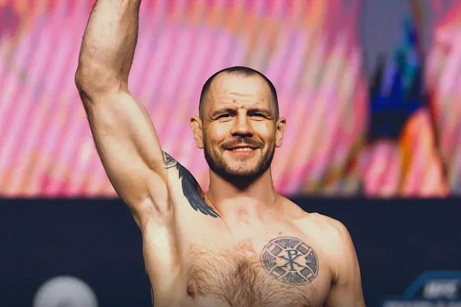 UFC Krılovun doğum yeri Donetski Rusiya şəhəri kimi təqdim etdi - FOTO