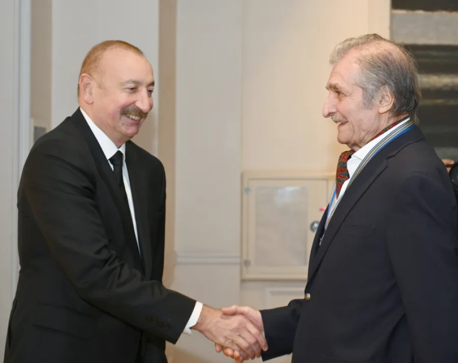 Prezident və ailəsi sərgidə - FOTOLAR — 7