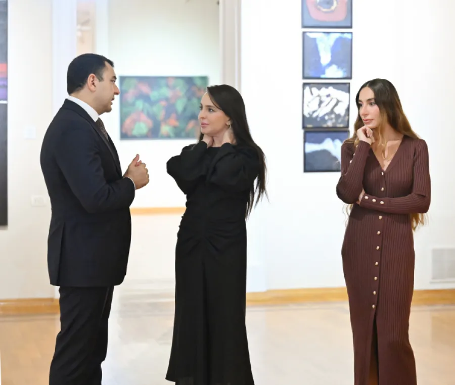 Prezident və ailəsi sərgidə - FOTOLAR — 8