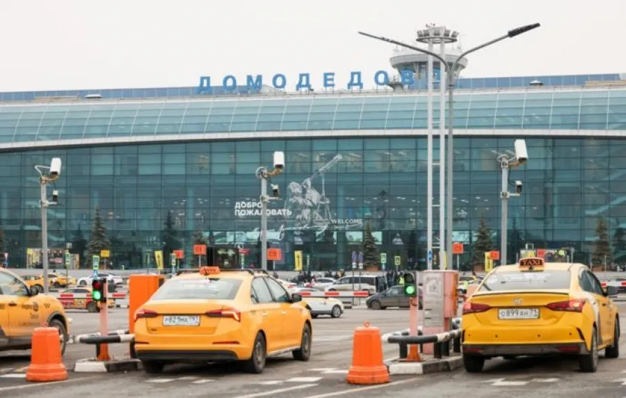 В трех аэропортах Москвы введены ограничения на полеты
