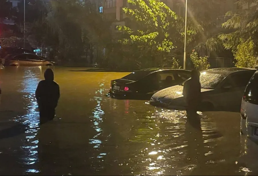 İstanbulda leysan: nəqliyyatın hərəkəti iflic oldu