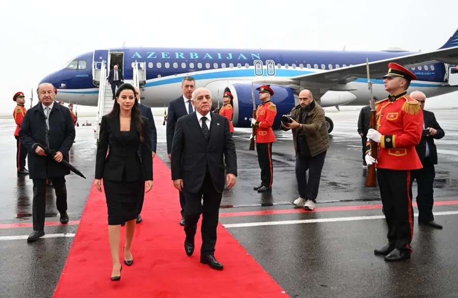 Əli Əsədov Gürcüstana getdi - FOTO