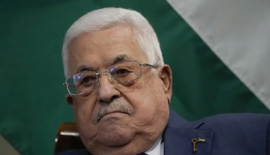 Mahmud Abbas Kiprə getdi, türk hökumətindən etiraz