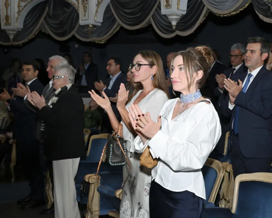 Bakıda möhtəşəm teatr gecəsi – Mehriban Əliyeva və ailə üzvləri tamaşada — 4