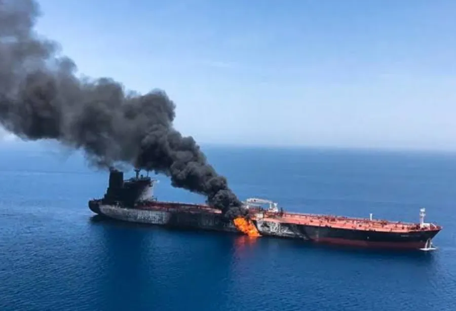 Hörmüz boğazında daha iki tankerdə YANĞIN