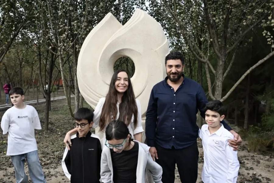 Leyla Əliyeva ADA Məktəbində keçirilən festivalda - RƏNGLİ ANLAR — 2