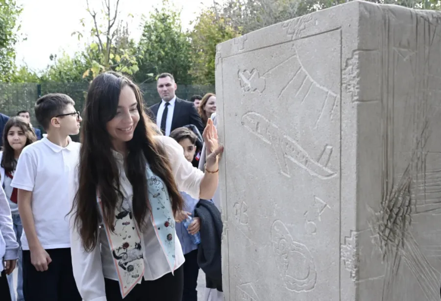 Leyla Əliyeva ADA Məktəbində keçirilən festivalda - RƏNGLİ ANLAR — 4