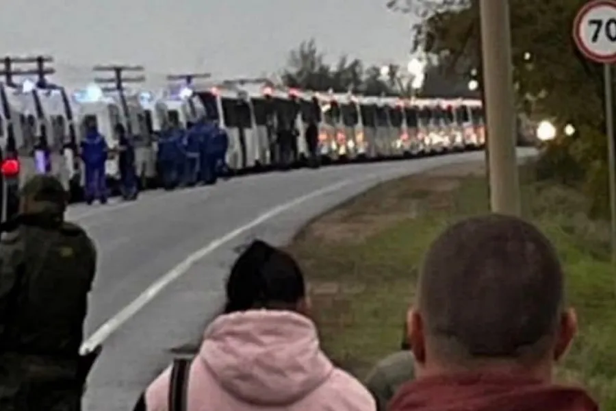 Ukraynalılar Rusiyadan keçərək evlərinə qayıdır