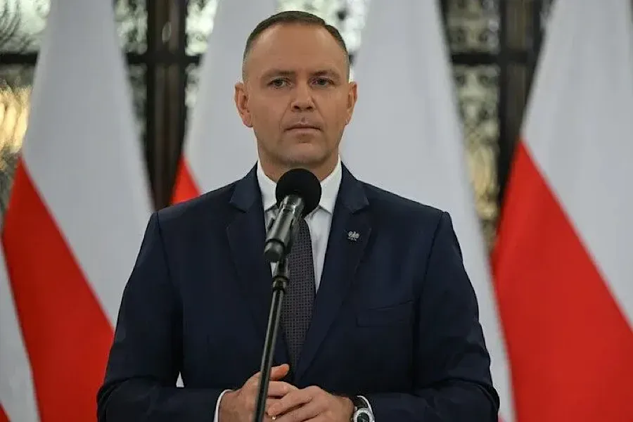 Polish president to meet him immediately upon returning to the country