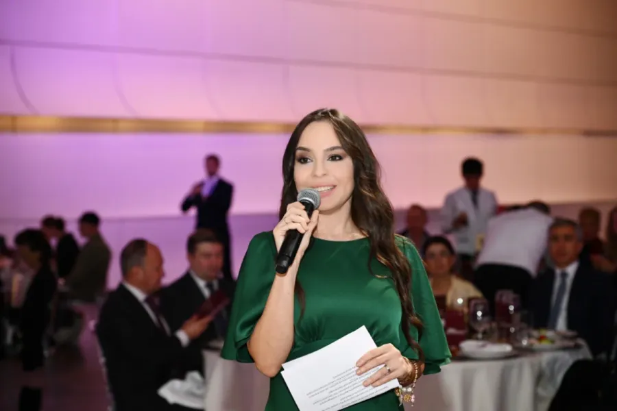 Dünya şöhrətli sənətçilər Bakıda bir araya gəldi - Heydər Əliyev Mərkəzində rəngarəng anlar — 5