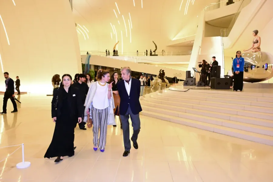Dünya şöhrətli sənətçilər Bakıda bir araya gəldi - Heydər Əliyev Mərkəzində rəngarəng anlar — 7