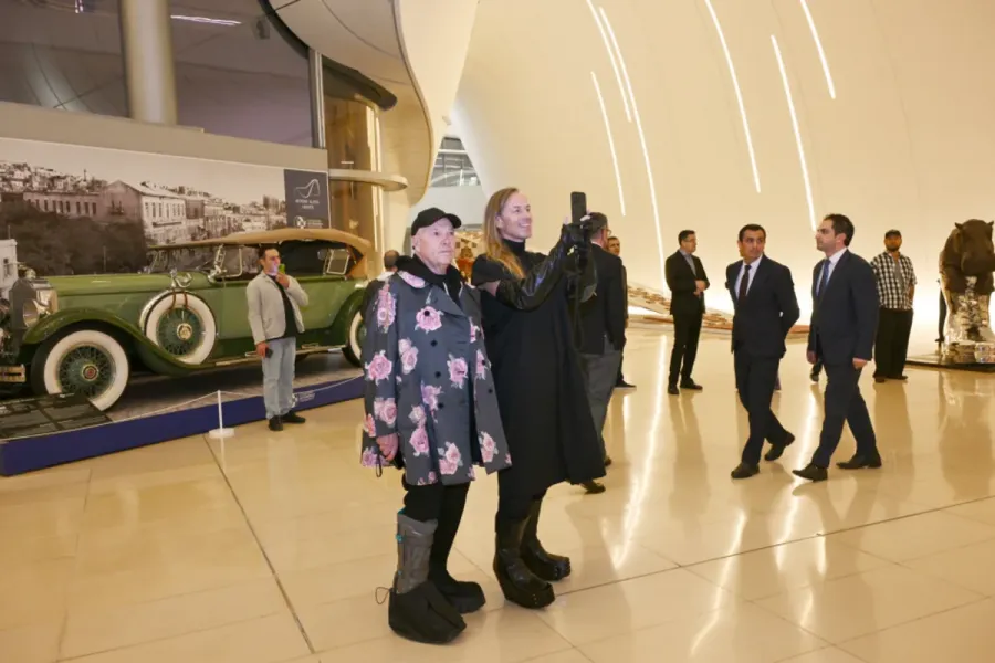 Dünya şöhrətli sənətçilər Bakıda bir araya gəldi - Heydər Əliyev Mərkəzində rəngarəng anlar — 8