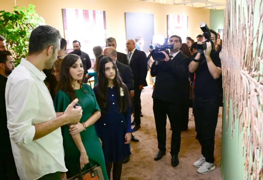 Dünya şöhrətli sənətçilər Bakıda bir araya gəldi - Heydər Əliyev Mərkəzində rəngarəng anlar — 14